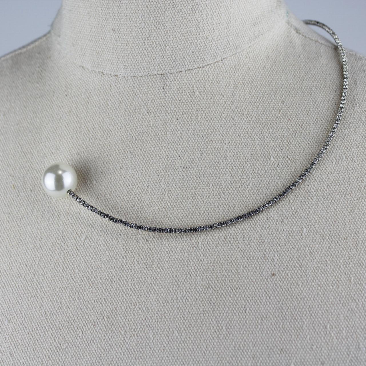 Elegant Choker Necklace Silver Tone Open Collar White Faux P