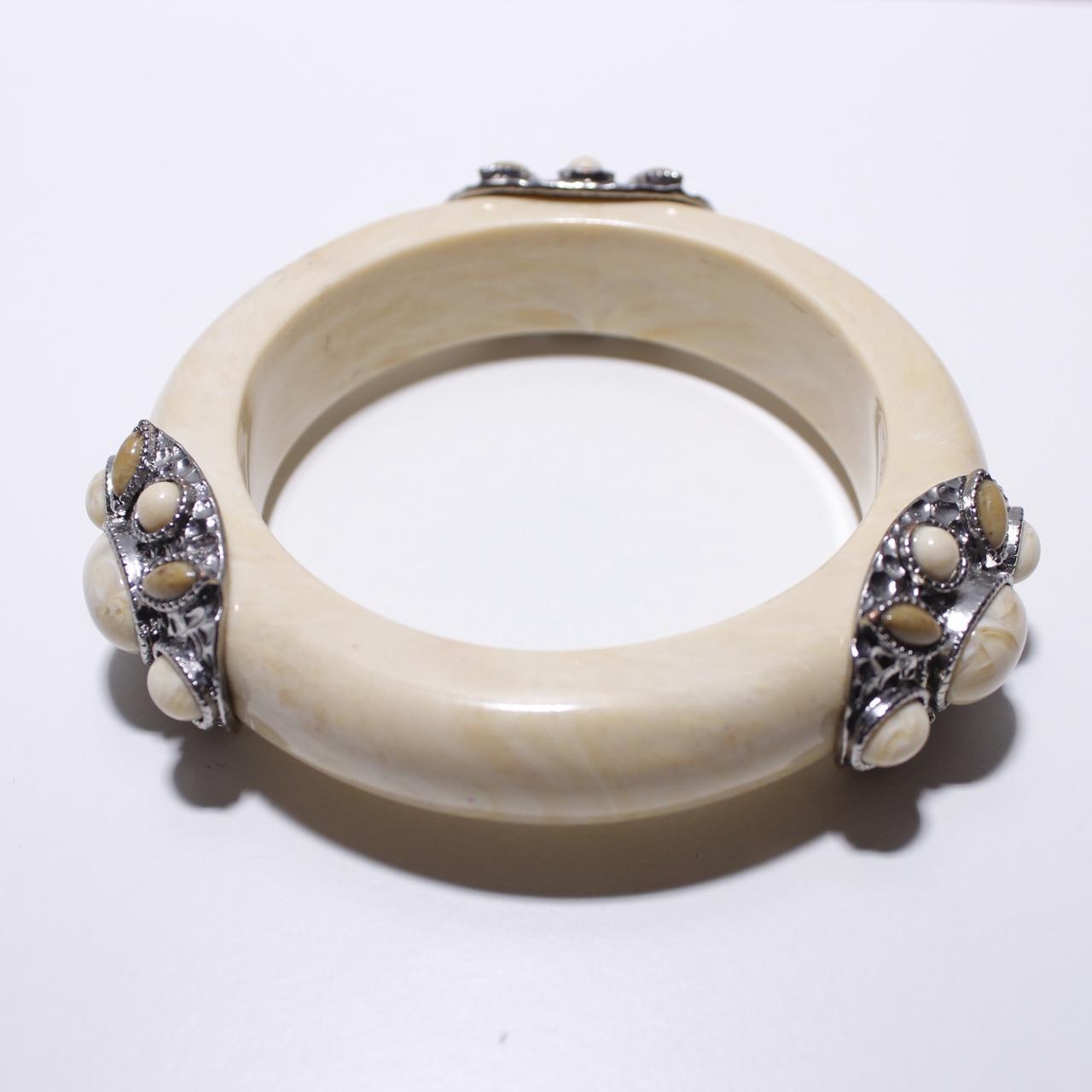 Vintage Cream Resin Bangle Bracelet Silver Tone Metal