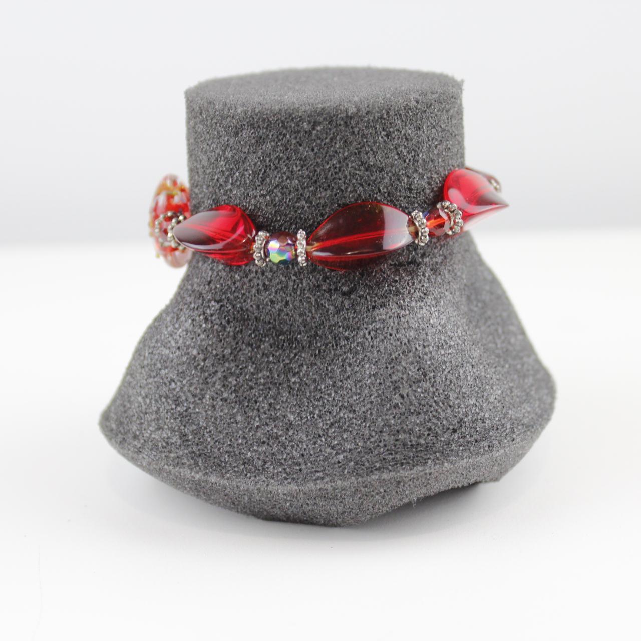 Elegant Red Teardrop Lampwork Glass Stretch Bracelet with Si