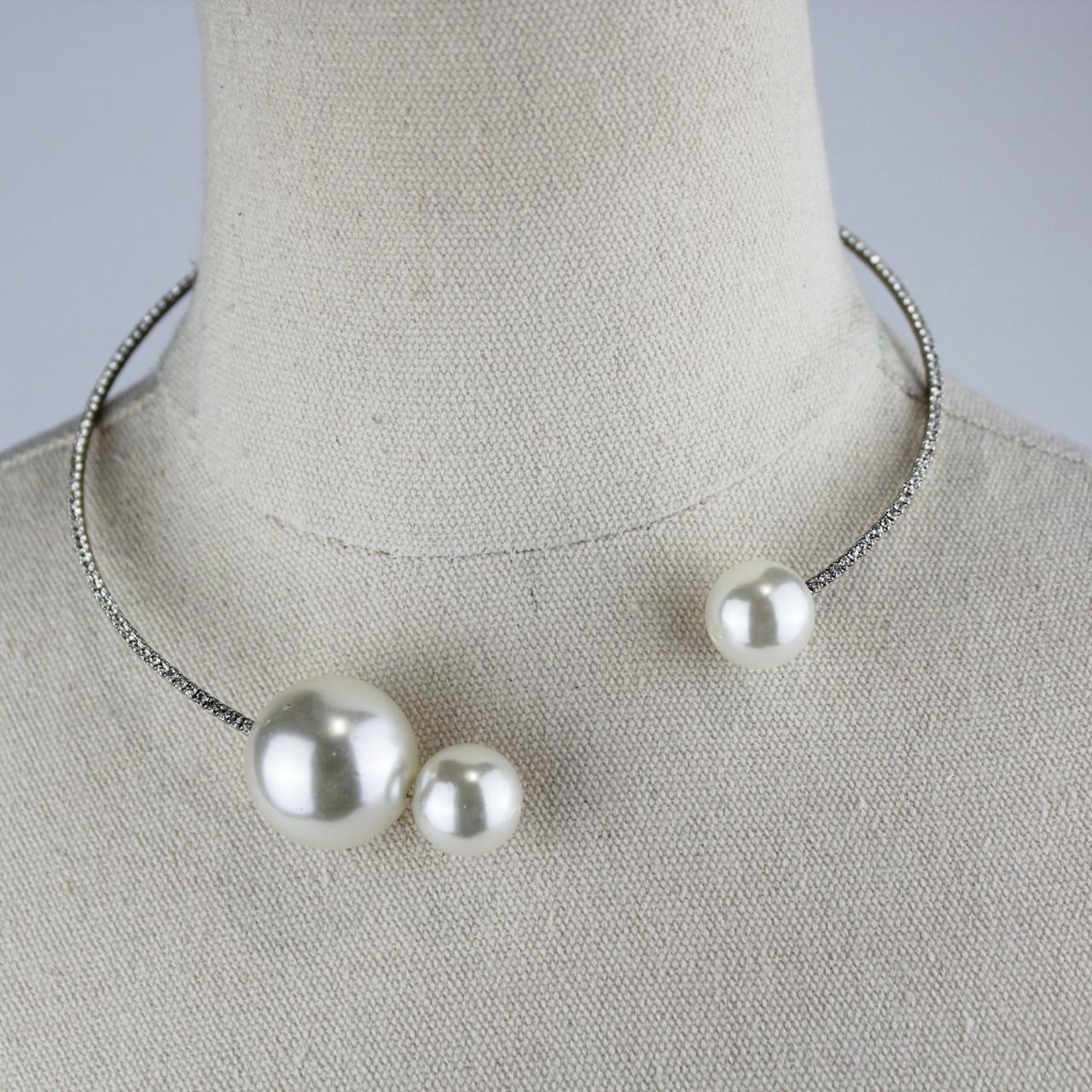 Elegant Choker Necklace Silver Tone Open Collar White Faux P