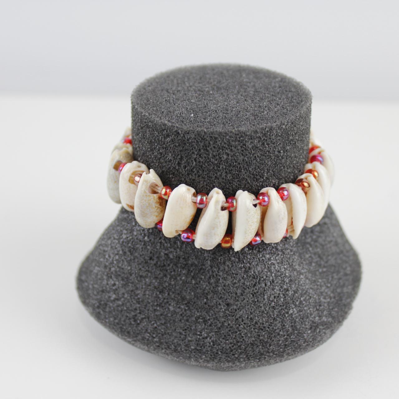 Seashell and Bead Bracelet - Boho Chic   Good pre-loved cond