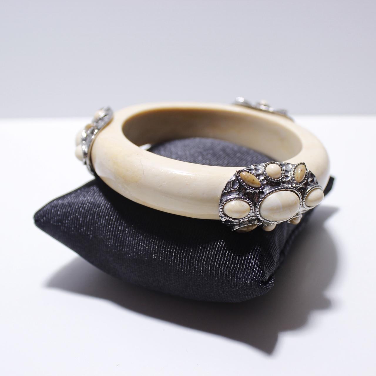 Vintage Cream Resin Bangle Bracelet Silver Tone Metal