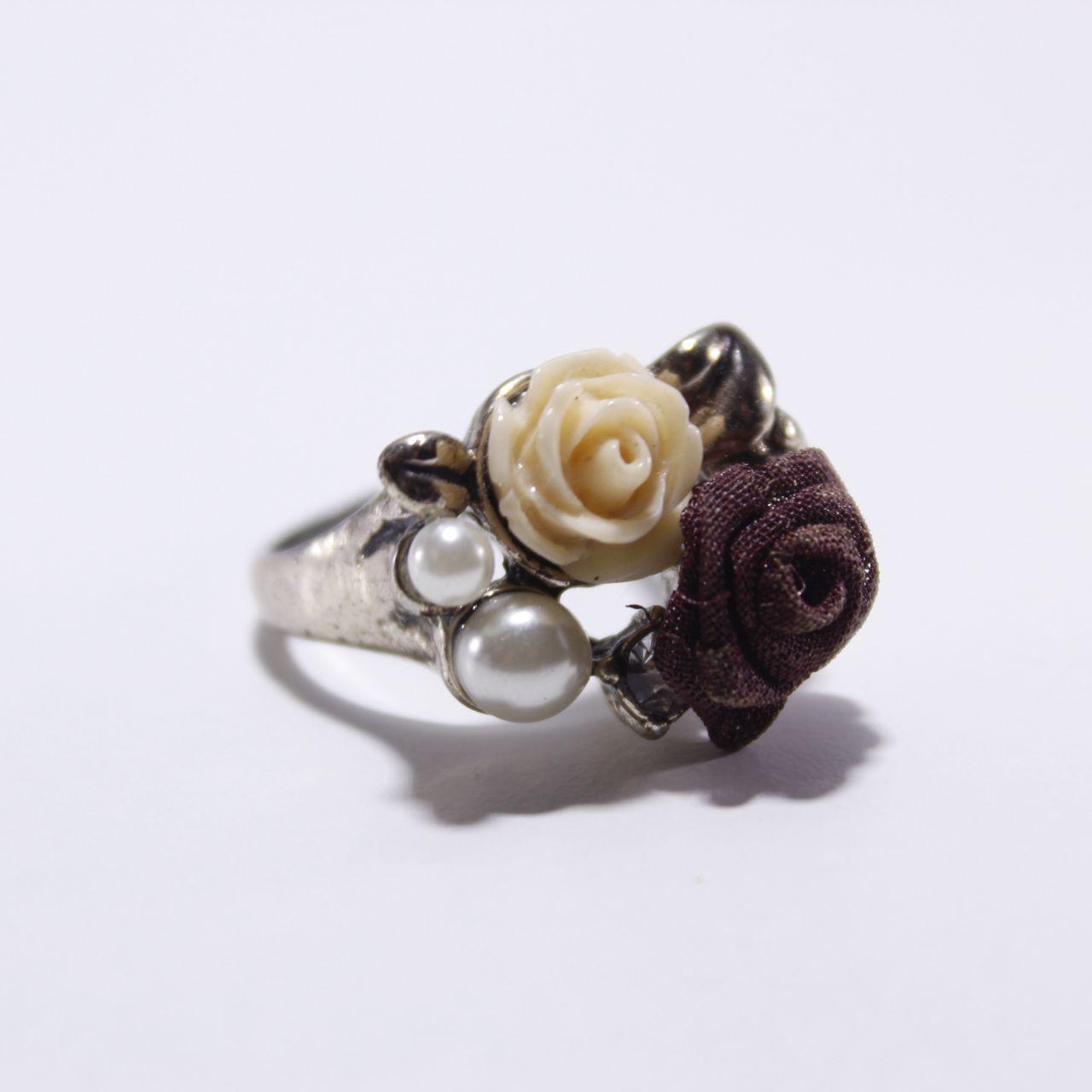 Silver Tone Ring Two Tone Resin Rose Floral Victorian Style