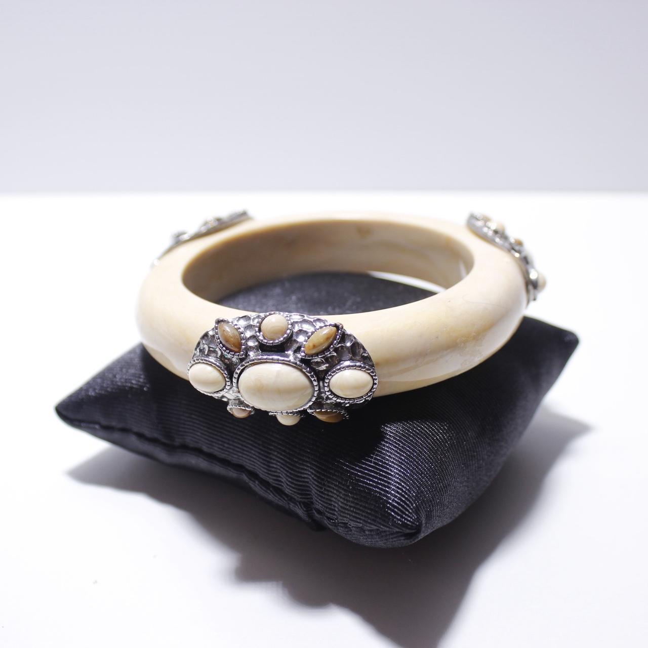 Vintage Cream Resin Bangle Bracelet Silver Tone Metal