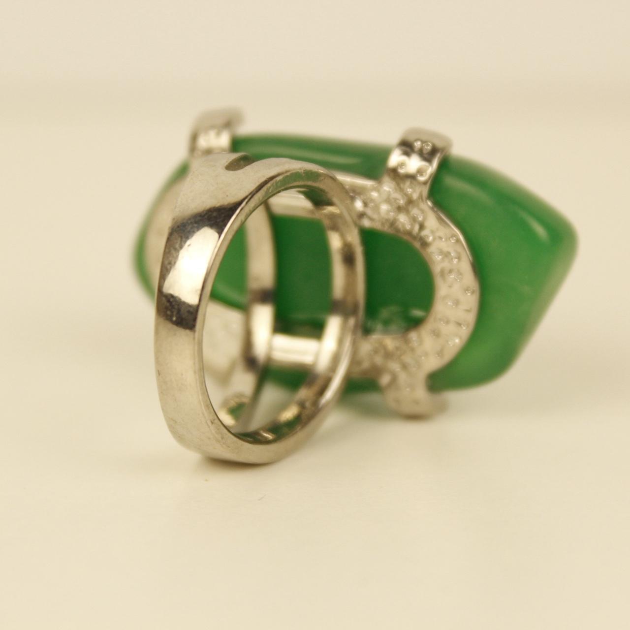 Vintage Green Ring Silver Tone Split Shank Cocktail Jewellery Size R  Deadstock.