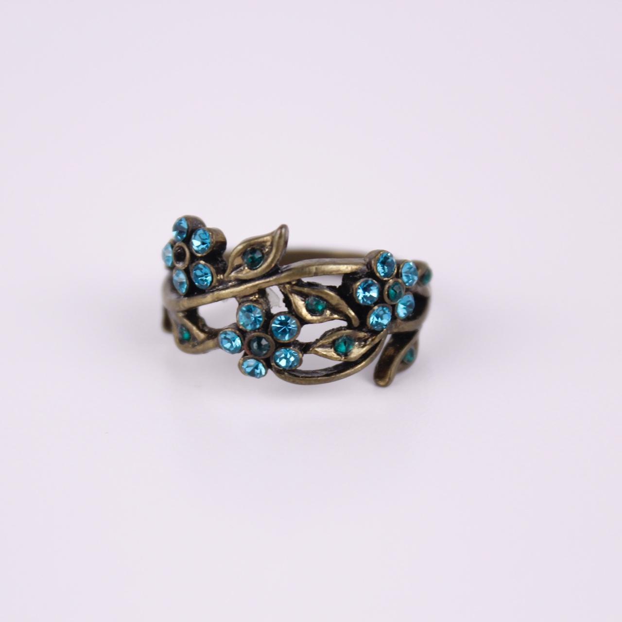 Vintage Gold tone Flower Ring Blue Crystal Rhinestone Floral Garden Statement Ba