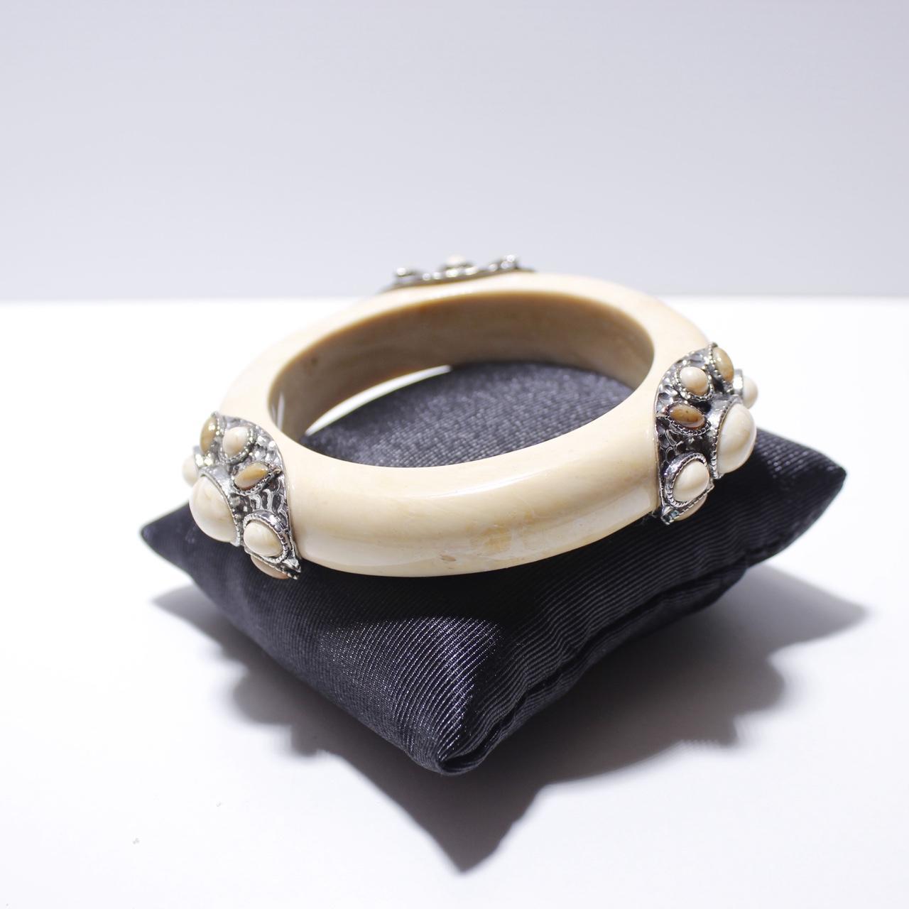 Vintage Cream Resin Bangle Bracelet Silver Tone Metal