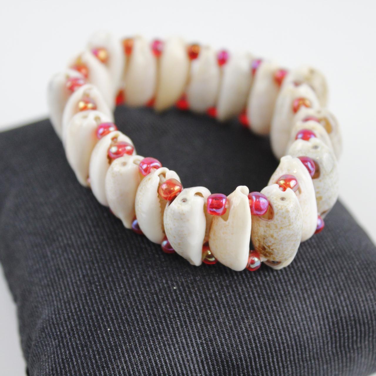 Seashell and Bead Bracelet - Boho Chic   Good pre-loved cond