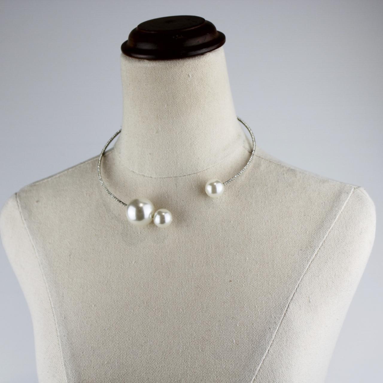 Elegant Choker Necklace Silver Tone Open Collar White Faux P