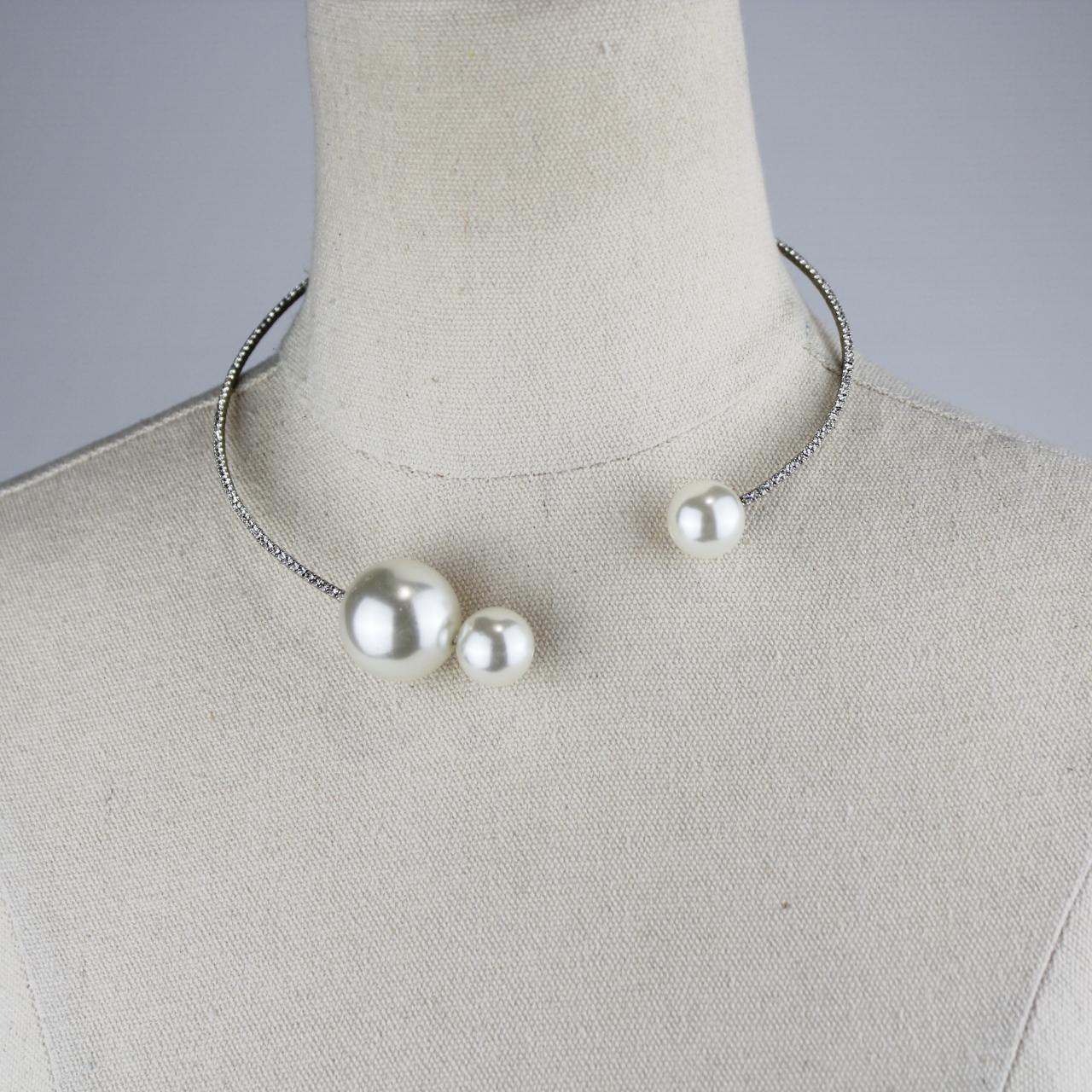 Elegant Choker Necklace Silver Tone Open Collar White Faux P
