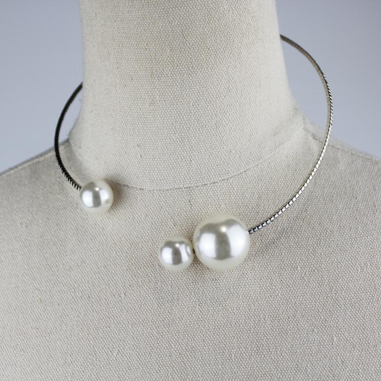 Elegant Choker Necklace Silver Tone Open Collar White Faux P