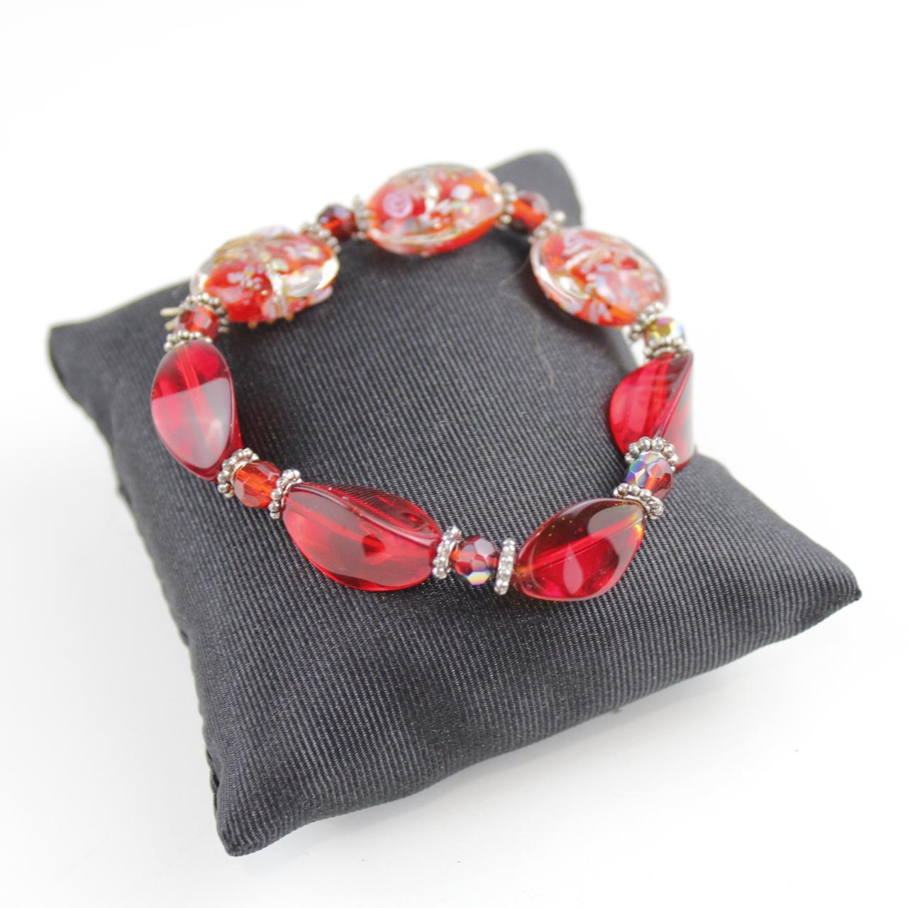 Elegant Red Teardrop Lampwork Glass Stretch Bracelet with Si
