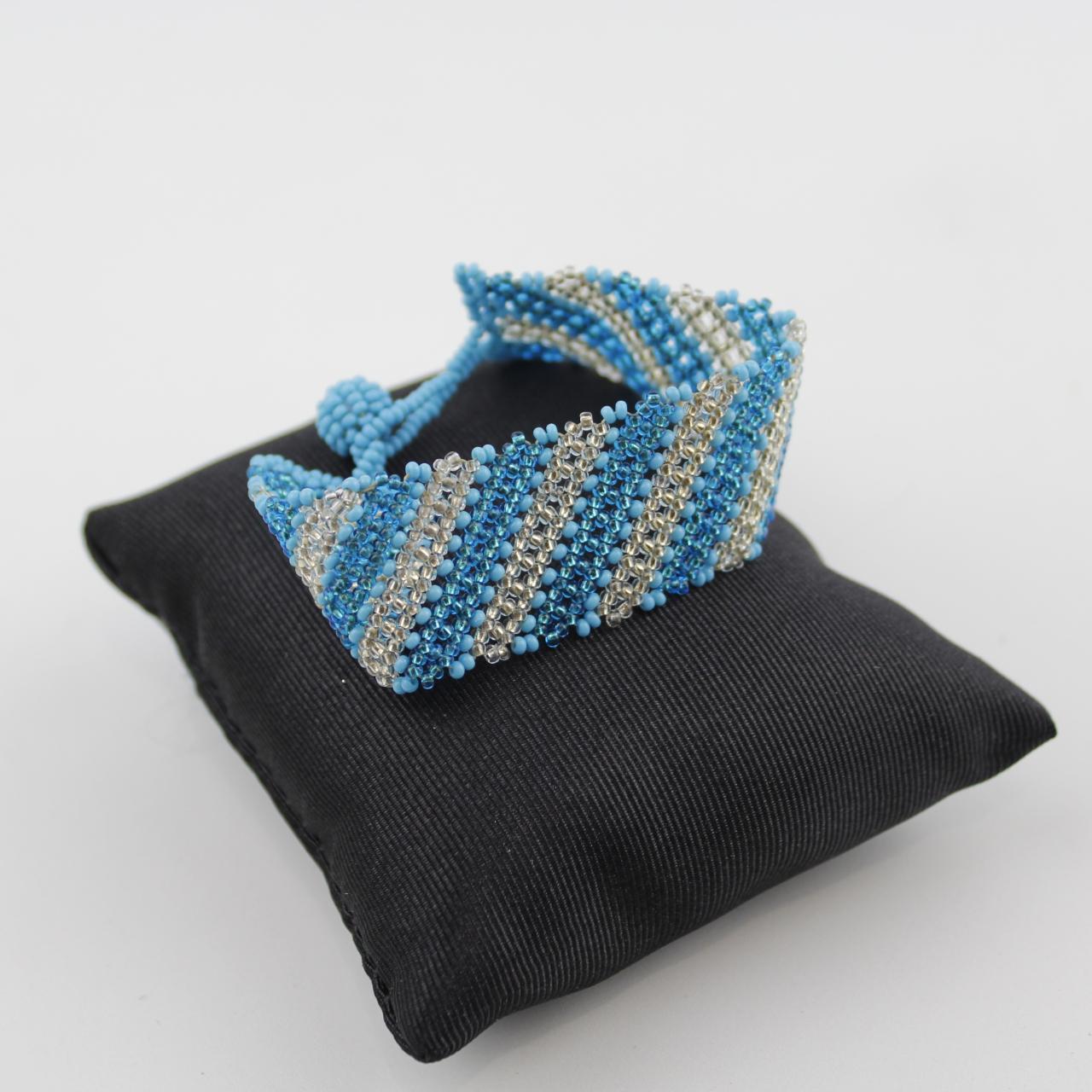 Blue and Clear Beaded Bracelet Diagonal Stripes Fashion Jewe