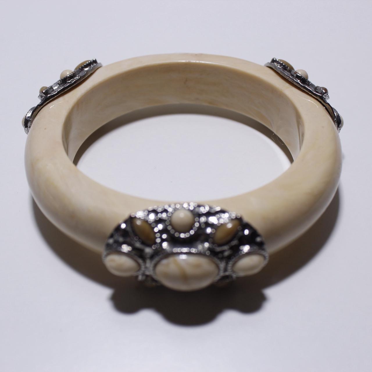 Vintage Cream Resin Bangle Bracelet Silver Tone Metal