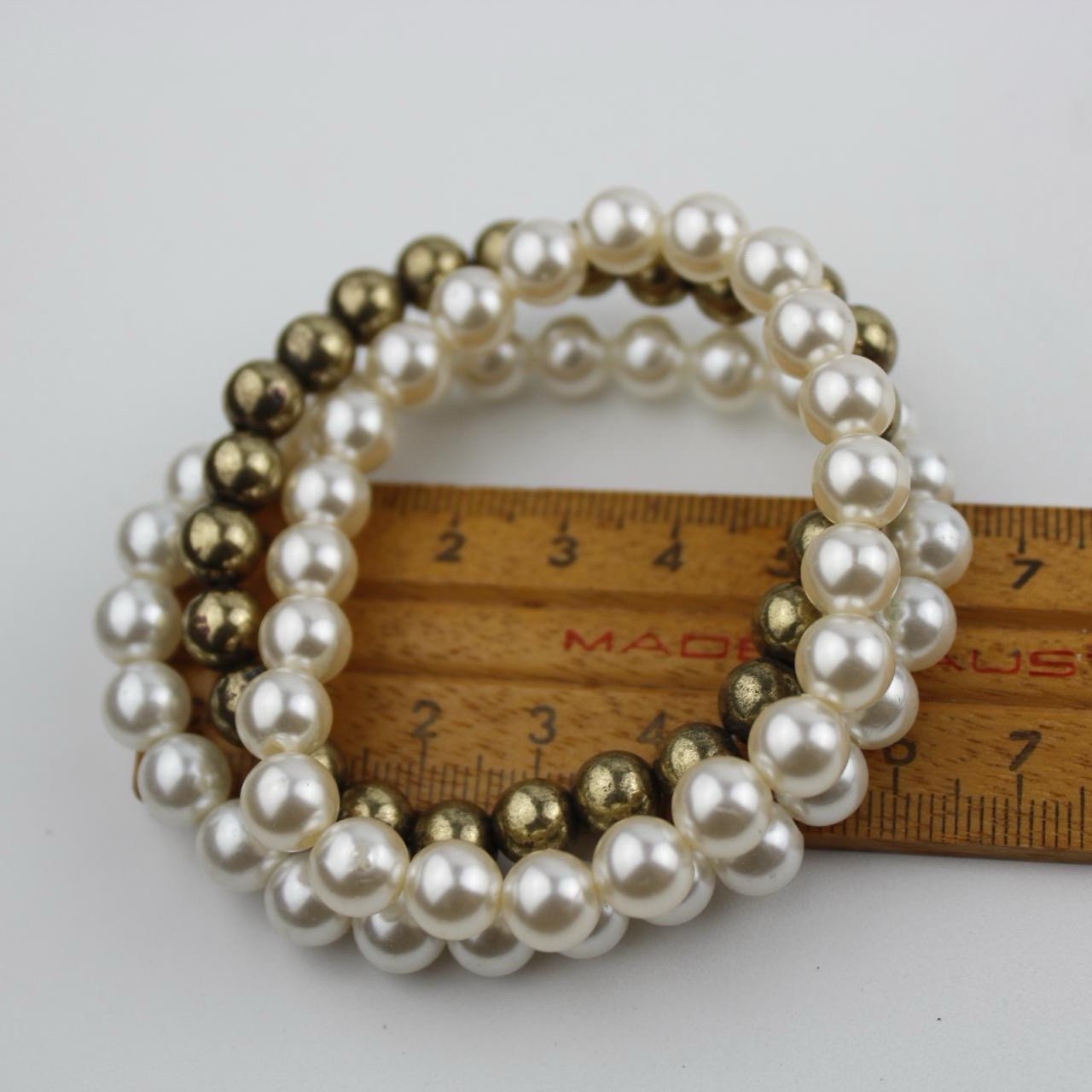 Set of 3 Beaded Bracelets White Pearl Gold Tone Metallic Stretch Jewelry Elegant