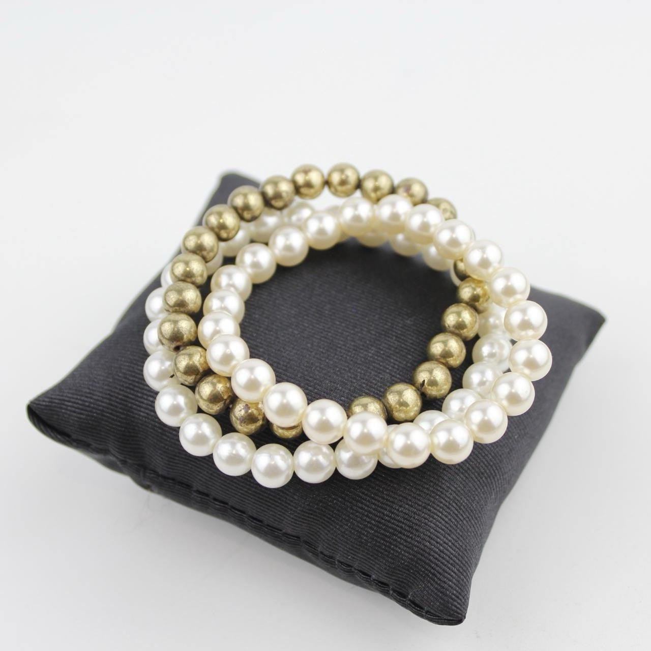 Set of 3 Beaded Bracelets White Pearl Gold Tone Metallic Stretch Jewelry Elegant