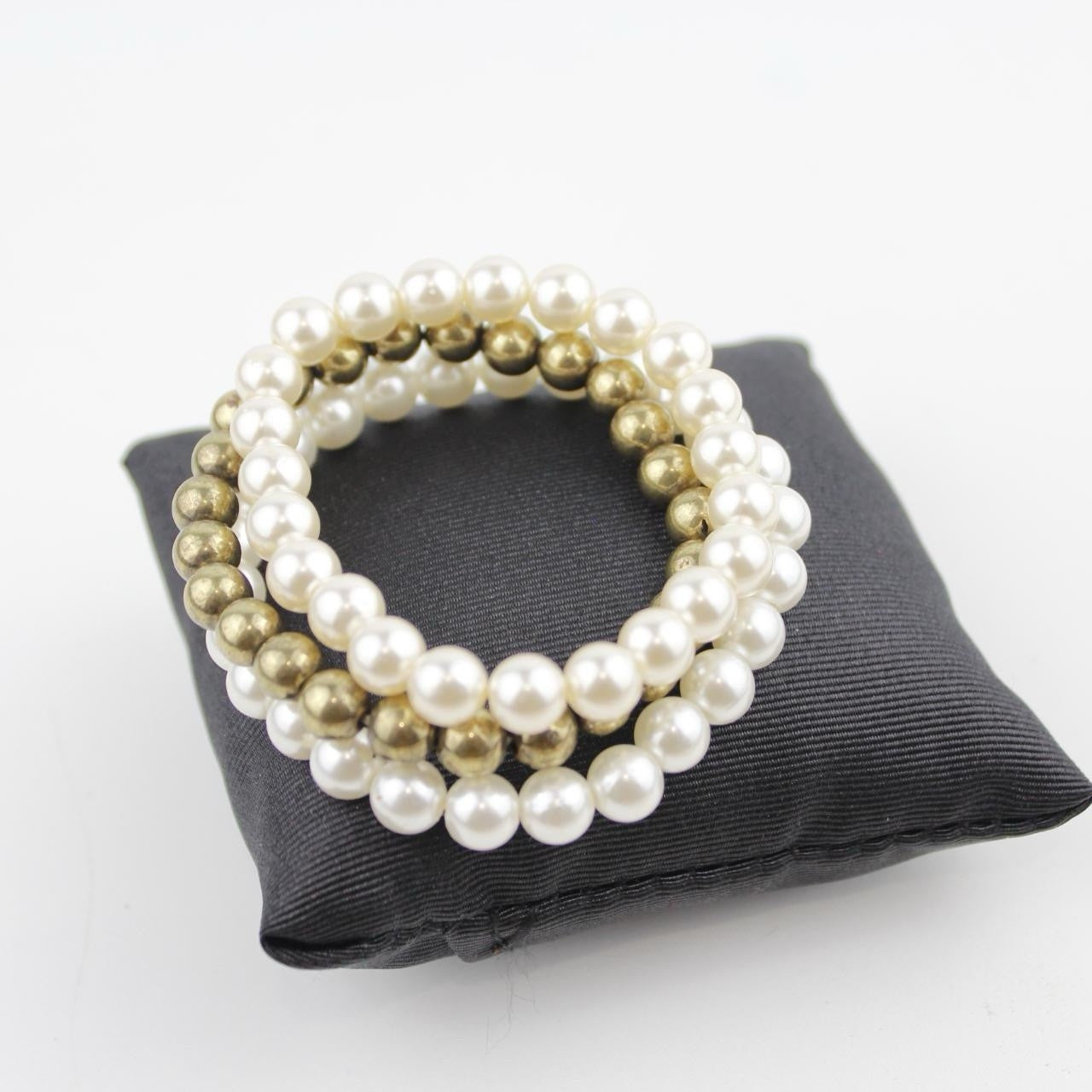 Set of 3 Beaded Bracelets White Pearl Gold Tone Metallic Stretch Jewelry Elegant