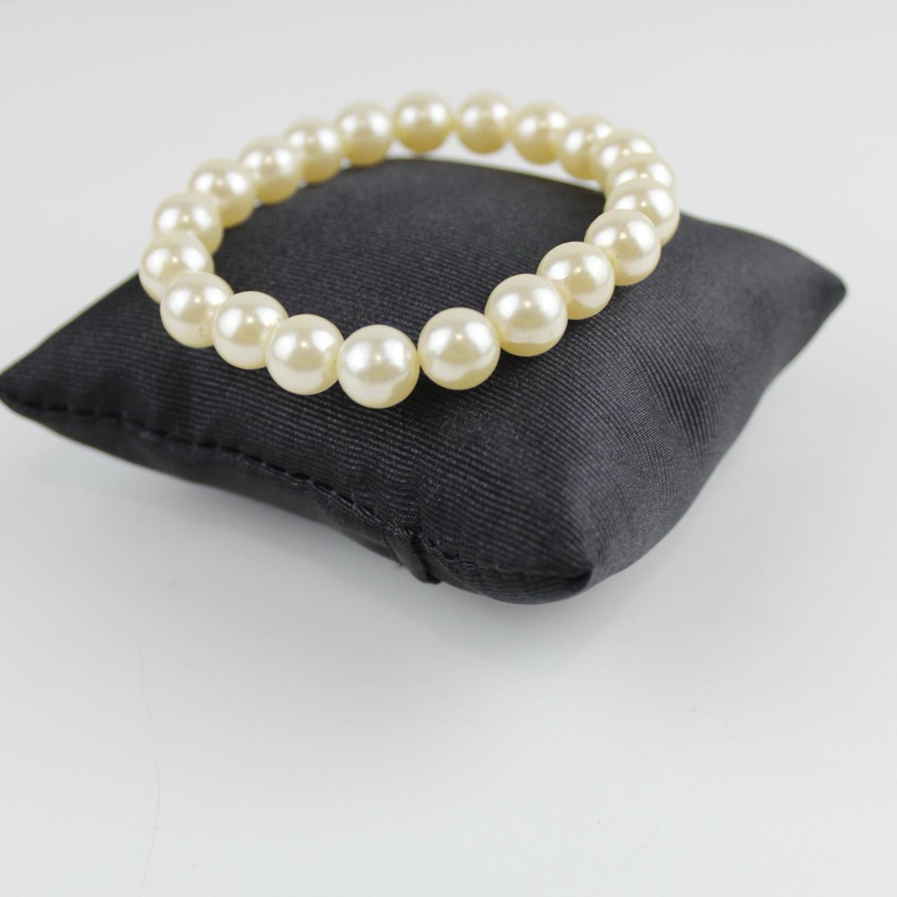 Classic Faux Pearl Stretch Bracelet Round Bead Bridal Costume Jewelry
