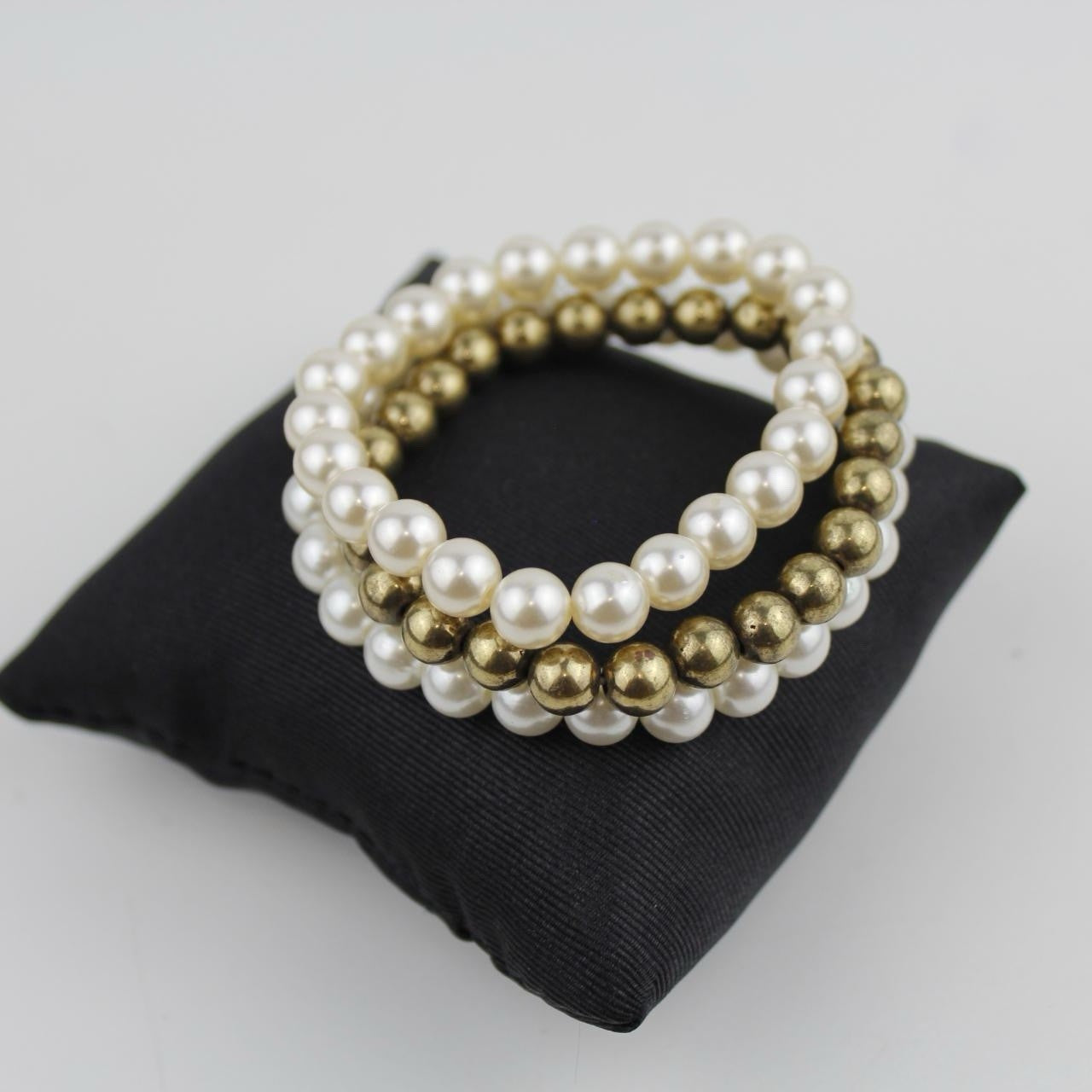 Set of 3 Beaded Bracelets White Pearl Gold Tone Metallic Stretch Jewelry Elegant