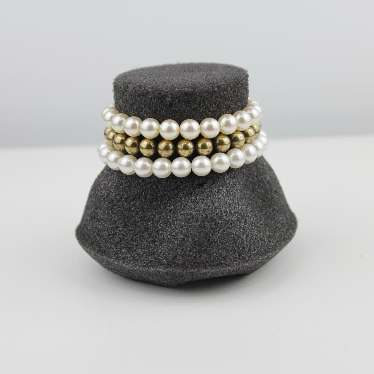Set of 3 Beaded Bracelets White Pearl Gold Tone Metallic Stretch Jewelry Elegant