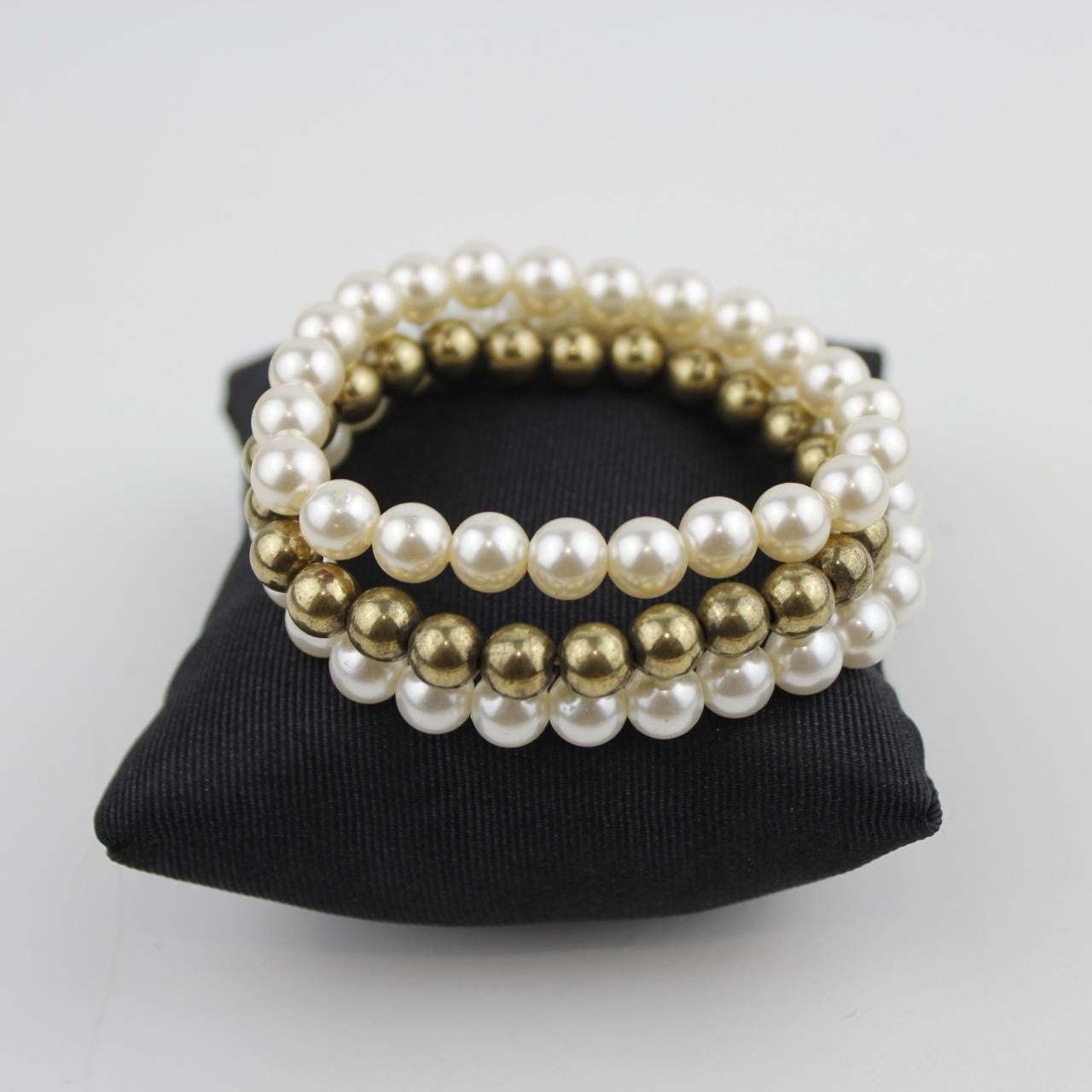 Set of 3 Beaded Bracelets White Pearl Gold Tone Metallic Stretch Jewelry Elegant